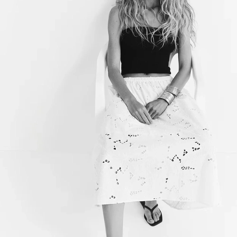 H&M Midi Skirt with Eyelet Embrodery - Picture 3 of 10